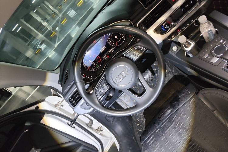 Used Audi A4L 2019 40 TFSI Fashion Edition China VI Emission Standard Steering Wheel