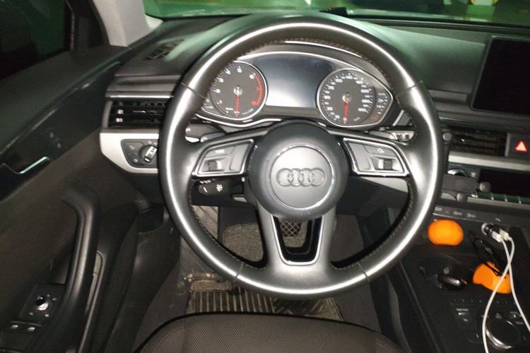 Used Audi A4L 2019 40 TFSI Ambition China VI Steering Wheel