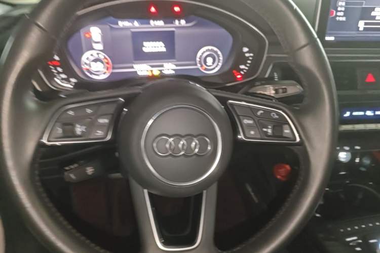 Used Audi A4L 2019 40 TFSI Fashion Edition China VI Emission Standard Steering Wheel