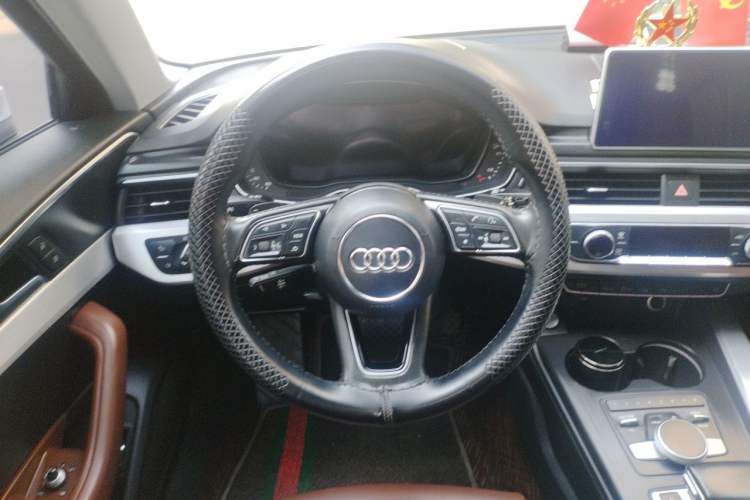 Used Audi A4L 2019 40 TFSI Fashion Version China V Steering Wheel