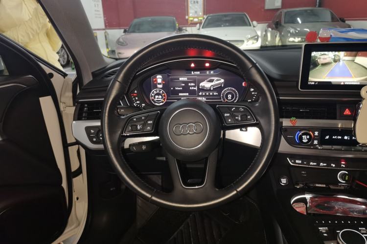 Used Audi A4L 2019 40 TFSI Fashion Edition China VI Emission Standard Steering Wheel