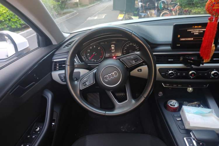 Used Audi A4L 2019 40 TFSI Ambition Version China V Steering Wheel