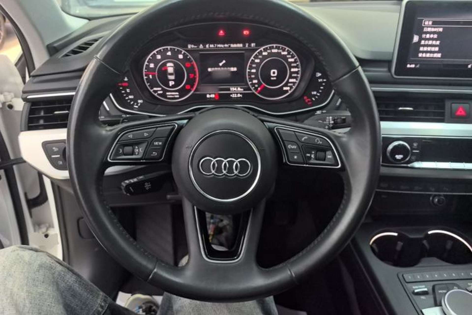 Used Audi A4L 2019 40 TFSI Fashion Edition China VI Emission Standard Steering Wheel