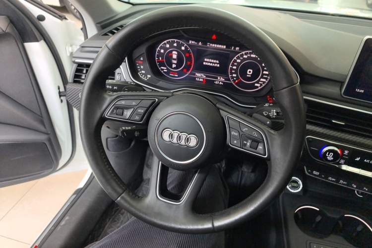 Used Audi A4L 2019 40 TFSI Fashion Version China V Steering Wheel