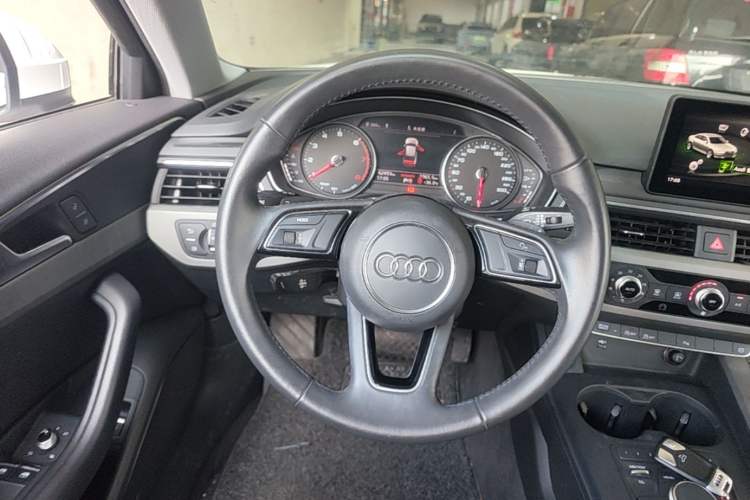 Used Audi A4L 2019 40 TFSI Ambition China VI Steering Wheel