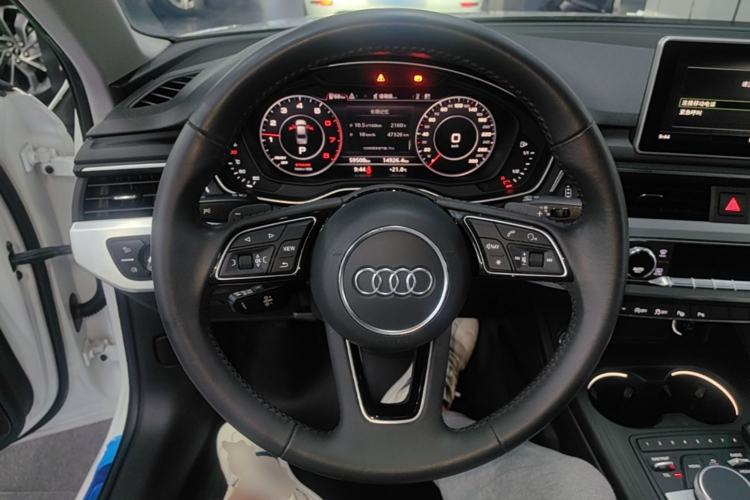 Used Audi A4L 2019 40 TFSI Fashion Edition China VI Emission Standard Steering Wheel