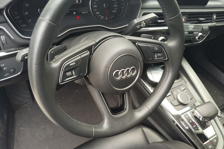 Used Audi A4L 2019 40 TFSI Ambition China VI Steering Wheel