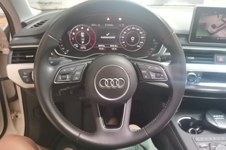 Used Audi A4L 2019 40 TFSI Fashion Edition China VI Emission Standard Steering Wheel