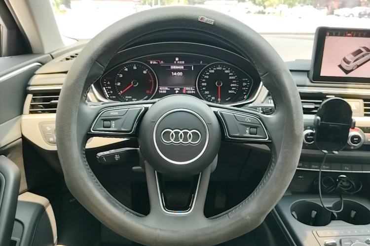 Used Audi A4L 2019 40 TFSI Ambition China VI Steering Wheel