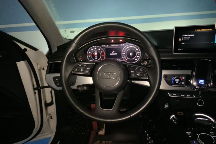 Used Audi A4L 2019 40 TFSI Fashion Edition China VI Emission Standard Steering Wheel