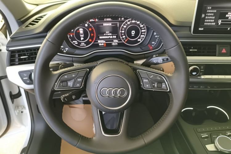 Used Audi A4L 2019 40 TFSI Fashion Edition China VI Emission Standard Steering Wheel