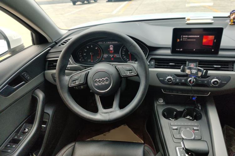 Used Audi A4L 2019 40 TFSI Ambition China VI Steering Wheel