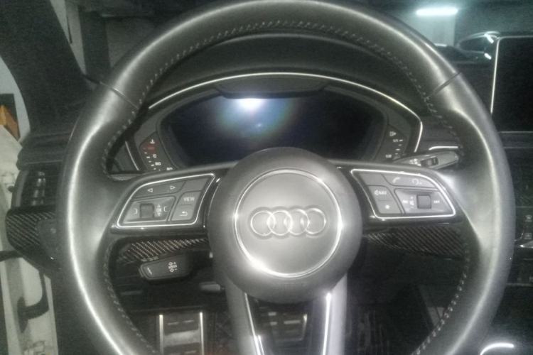 Used Audi A4L 2019 40 TFSI Fashion Edition China VI Emission Standard Steering Wheel