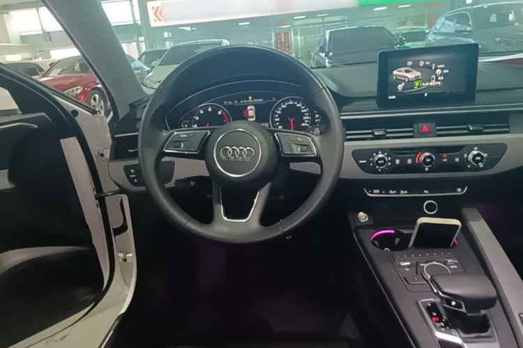 Used Audi A4L 2019 40 TFSI Ambition China VI Steering Wheel