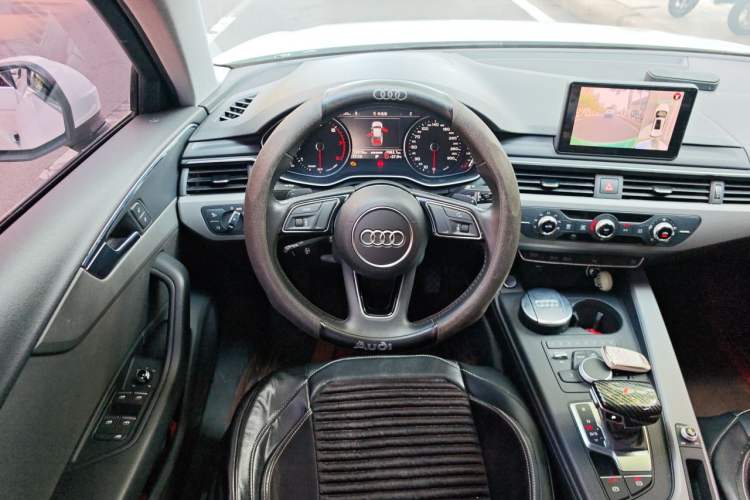 Used Audi A4L 2019 40 TFSI Ambition China VI Steering Wheel