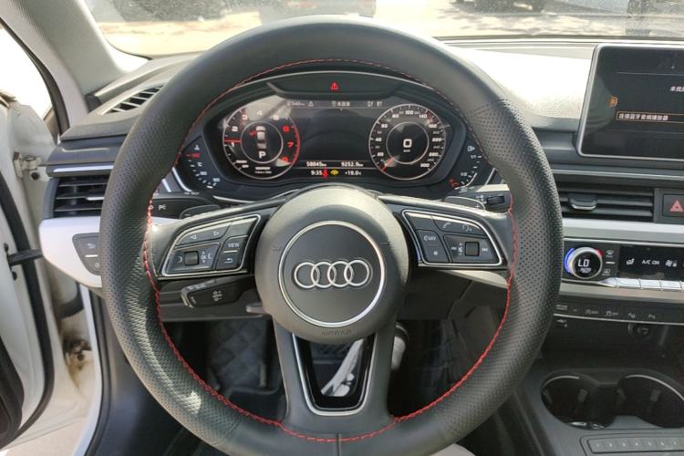 Used Audi A4L 2019 40 TFSI Fashion Edition China VI Emission Standard Steering Wheel