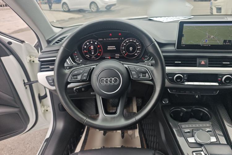 Used Audi A4L 2019 40 TFSI Fashion Edition China VI Emission Standard Steering Wheel