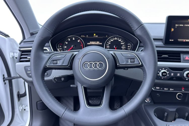 Used Audi A4L 2019 40 TFSI Ambition Version China V Steering Wheel