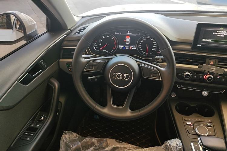 Used Audi A4L 2019 40 TFSI Ambition China VI Steering Wheel