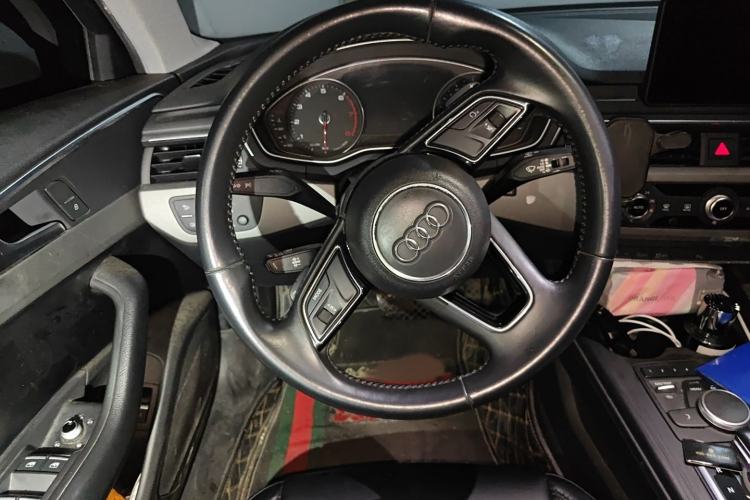 Used Audi A4L 2019 40 TFSI Ambition China VI Steering Wheel