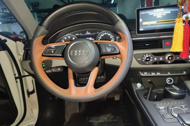 Used Audi A4L 2019 40 TFSI Ambition China VI Steering Wheel