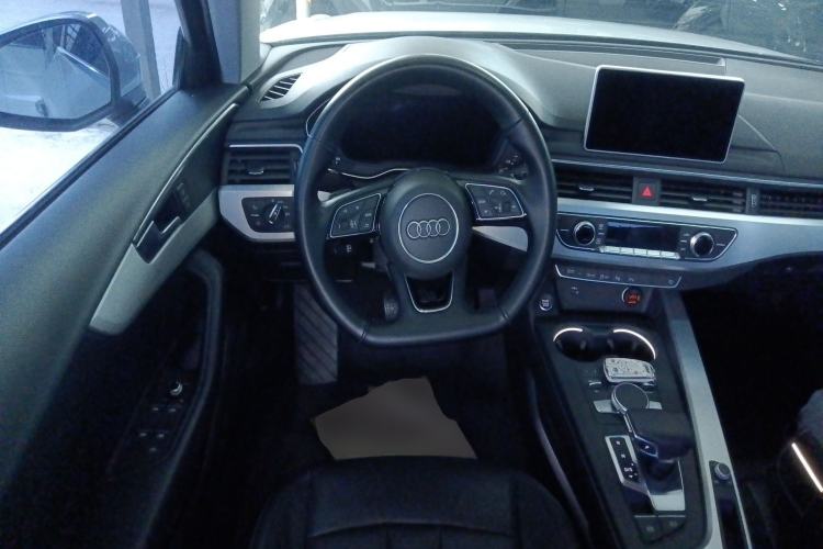 Used Audi A4L 2019 40 TFSI Fashion Version China V Steering Wheel