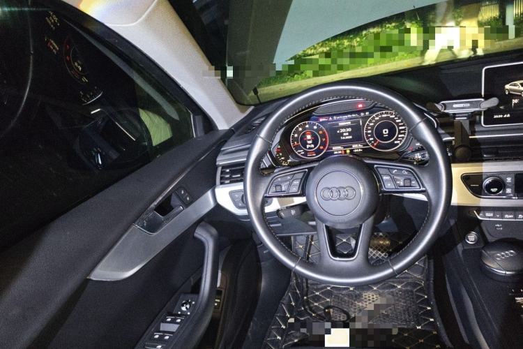 Used Audi A4L 2019 40 TFSI Fashion Edition China VI Emission Standard Steering Wheel