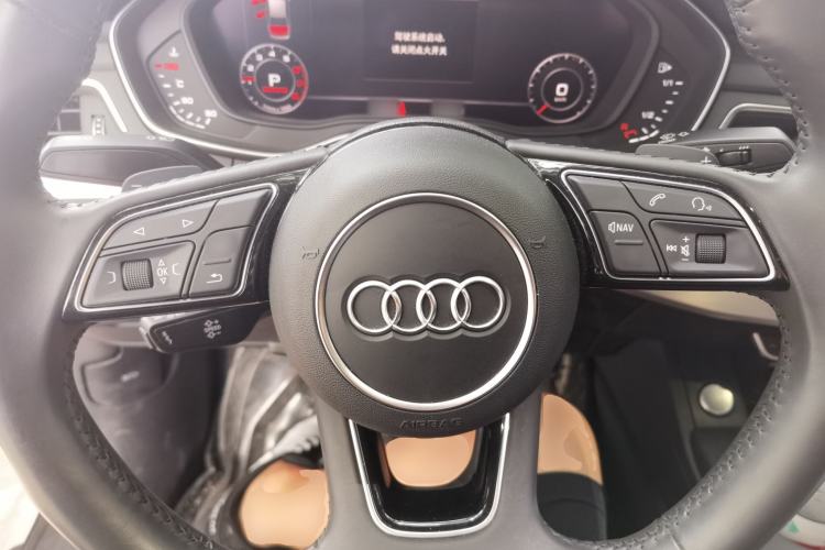 Used Audi A4L 2019 40 TFSI Fashion Edition China VI Emission Standard Steering Wheel