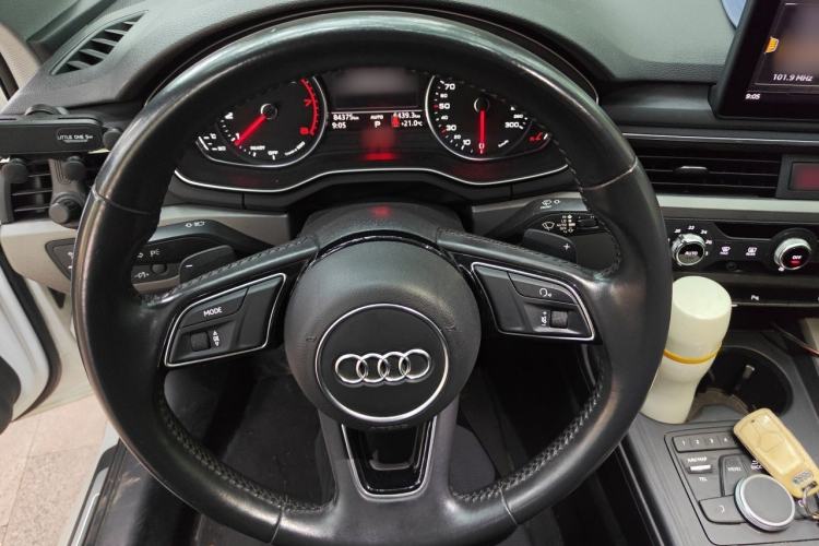 Used Audi A4L 2019 40 TFSI Ambition China VI Steering Wheel