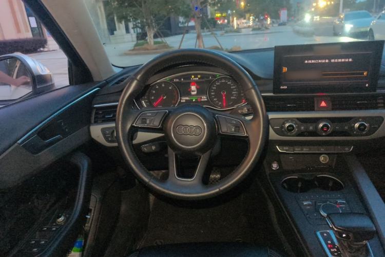Used Audi A4L 2019 40 TFSI Ambition Version China V Steering Wheel