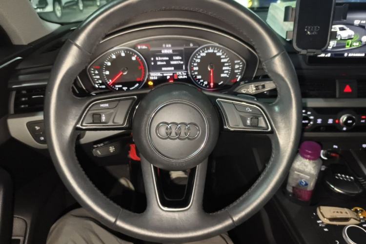 Used Audi A4L 2019 40 TFSI Ambition Version China V Steering Wheel