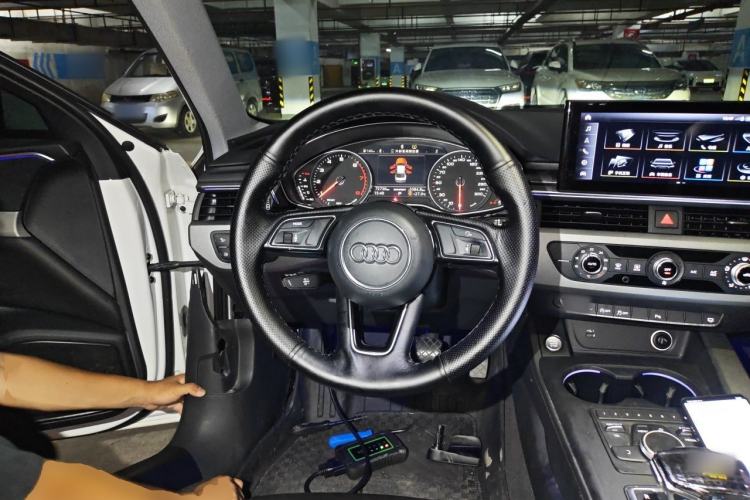 Used Audi A4L 2019 40 TFSI Ambition Version China V Steering Wheel