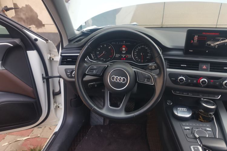 Used Audi A4L 2019 40 TFSI Ambition Version China V Steering Wheel