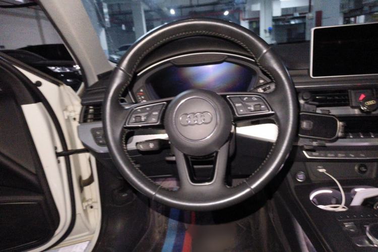 Used Audi A4L 2019 40 TFSI Fashion Edition China VI Emission Standard Steering Wheel