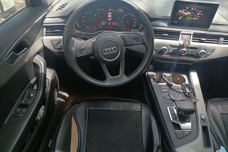 Used Audi A4L 2019 40 TFSI Ambition China VI Steering Wheel
