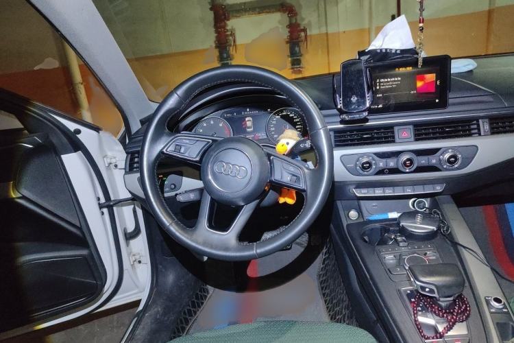Used Audi A4L 2019 40 TFSI Ambition Version China V Steering Wheel