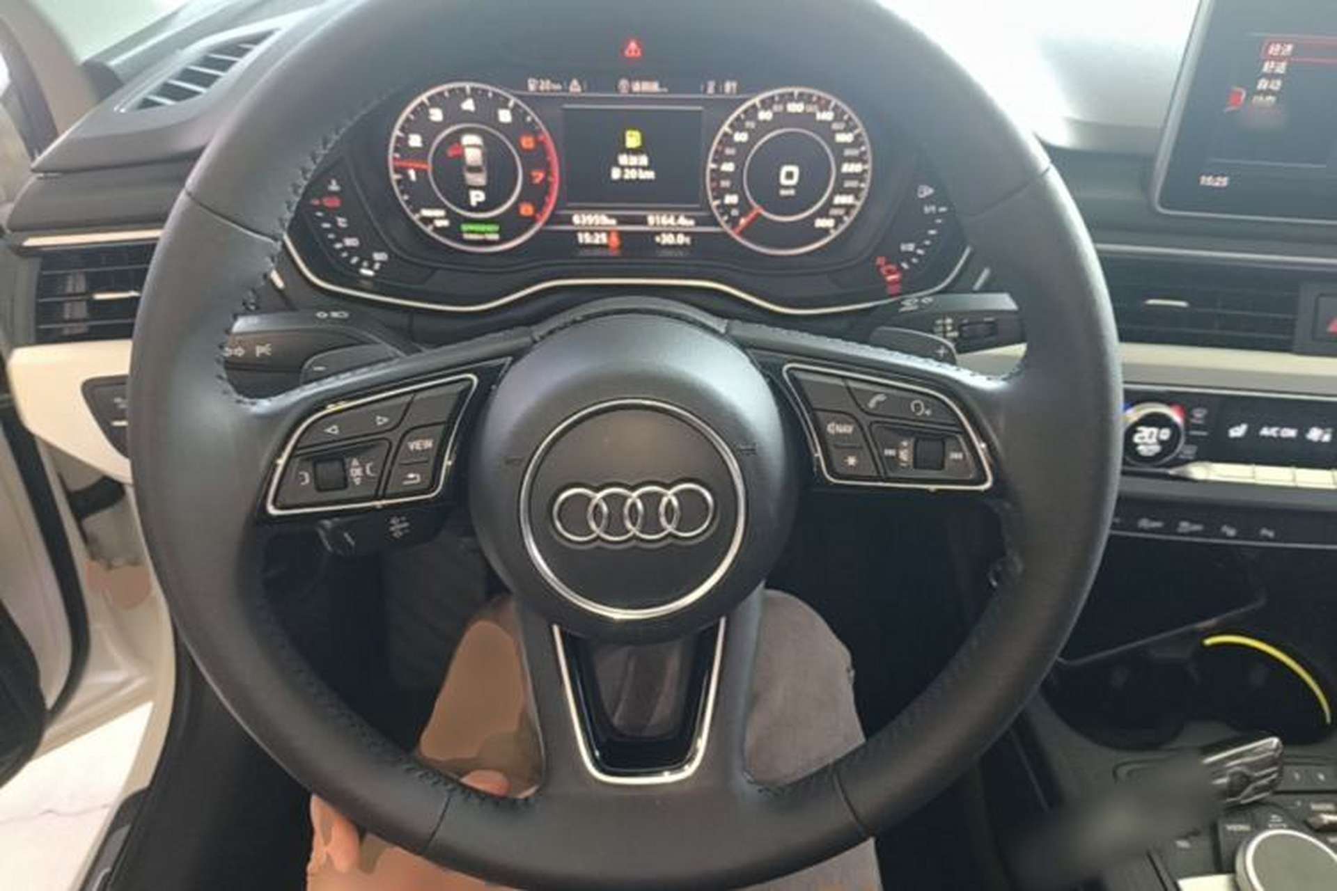 Used Audi A4L 2019 40 TFSI Fashion Edition China VI Emission Standard Steering Wheel