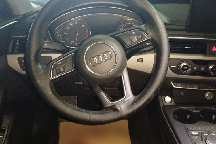 Used Audi A4L 2019 40 TFSI Ambition China VI Steering Wheel
