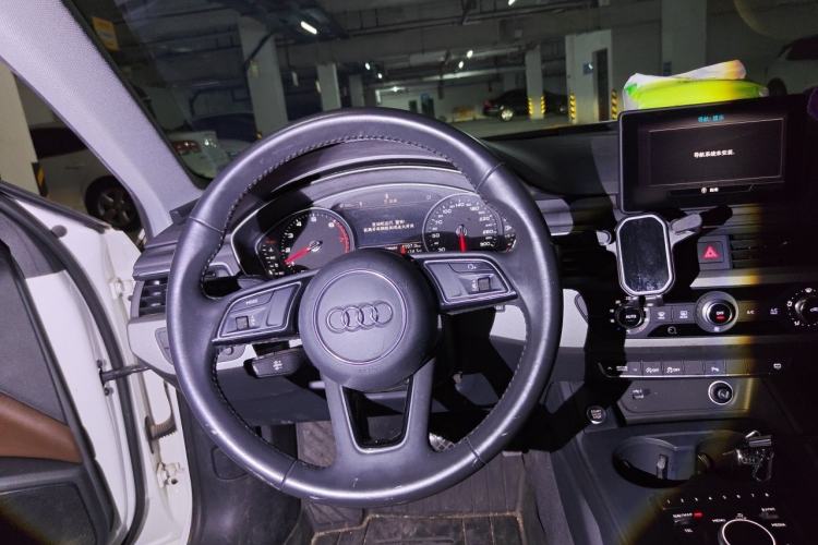 Used Audi A4L 2019 40 TFSI Ambition China VI Steering Wheel