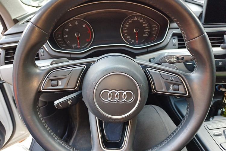 Used Audi A4L 2019 40 TFSI Ambition China VI Steering Wheel