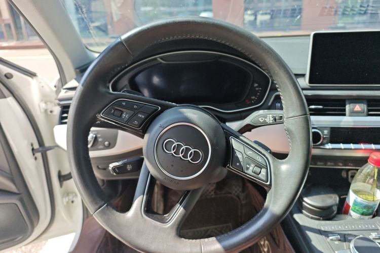 Used Audi A4L 2019 40 TFSI Fashion Version China V Steering Wheel