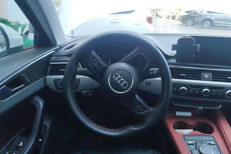 Used Audi A4L 2019 40 TFSI Ambition Version China V Steering Wheel
