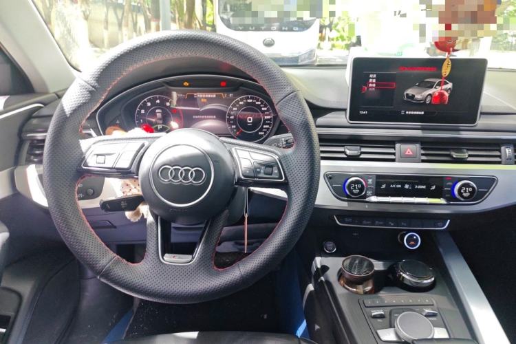 Used Audi A4L 2019 40 TFSI Fashion Version China V Steering Wheel