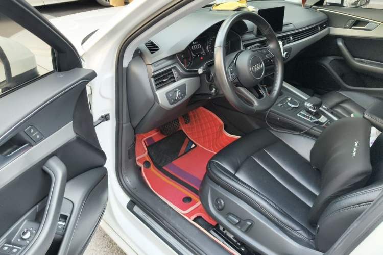 Used Audi A4L 2019 40 TFSI Ambition Version China V Steering Wheel