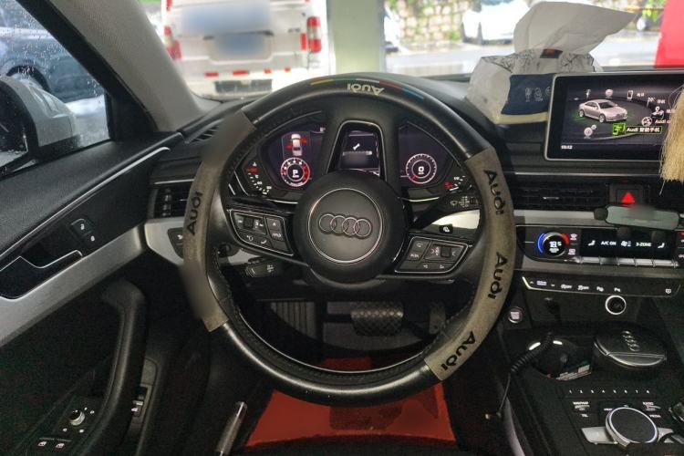 Used Audi A4L 2019 40 TFSI Fashion Edition China VI Emission Standard Steering Wheel