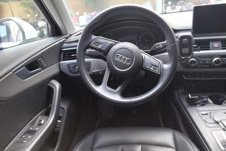 Used Audi A4L 2019 40 TFSI Ambition China VI Steering Wheel