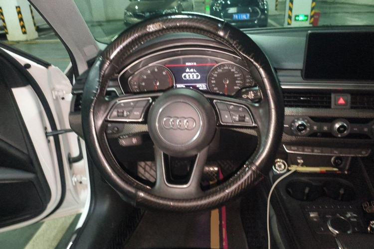 Used Audi A4L 2019 40 TFSI Ambition Version China V Steering Wheel