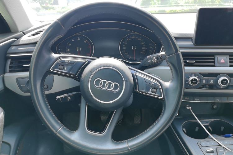 Used Audi A4L 2019 40 TFSI Ambition China VI Steering Wheel