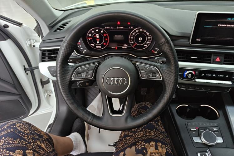 Used Audi A4L 2019 40 TFSI Fashion Version China V Steering Wheel