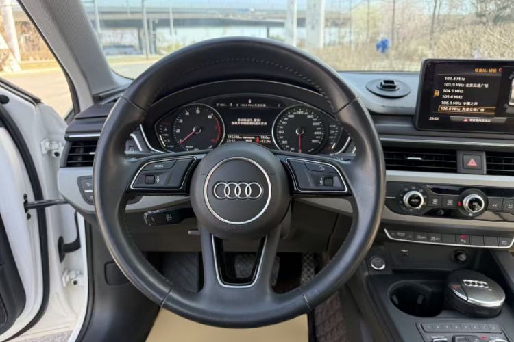 Used Audi A4L 2019 40 TFSI Ambition China VI Steering Wheel